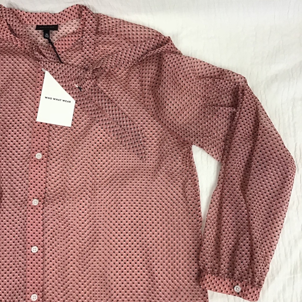 NEW NWT Who What Wear dusty rose eclipse dot top